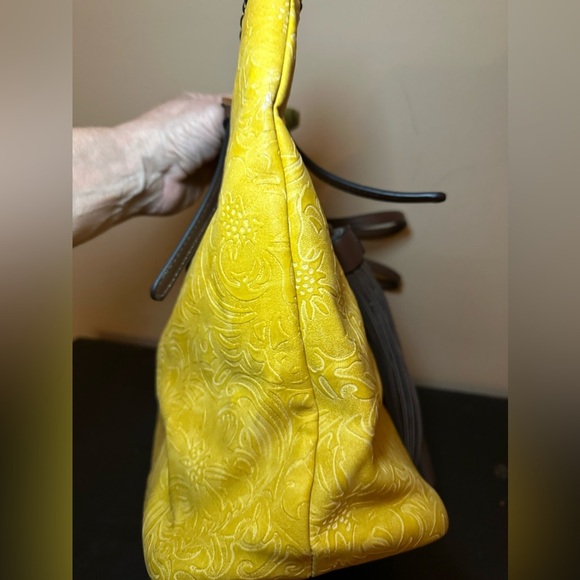 Madi Studio by Madi Claire"Soyora' Tool Embossed Floral Zip Top Tote Bag - EUC - Picture 6 of 12